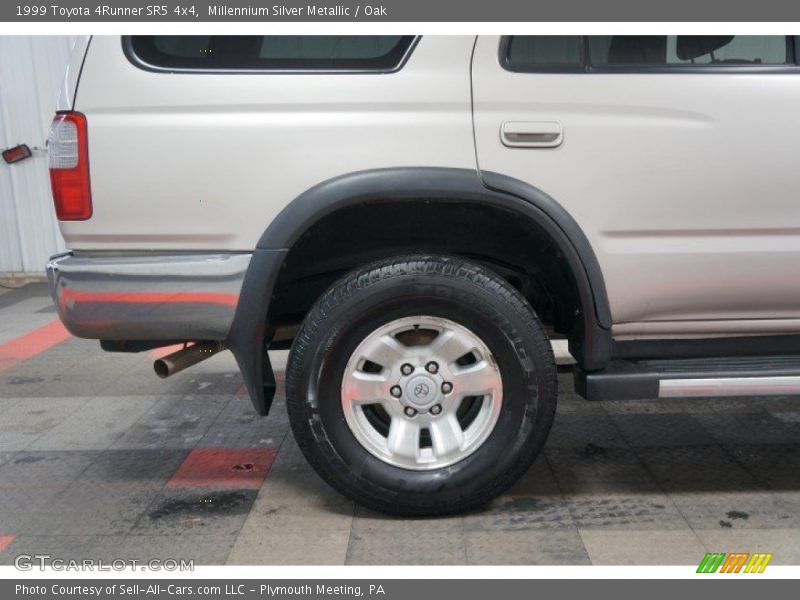 Millennium Silver Metallic / Oak 1999 Toyota 4Runner SR5 4x4
