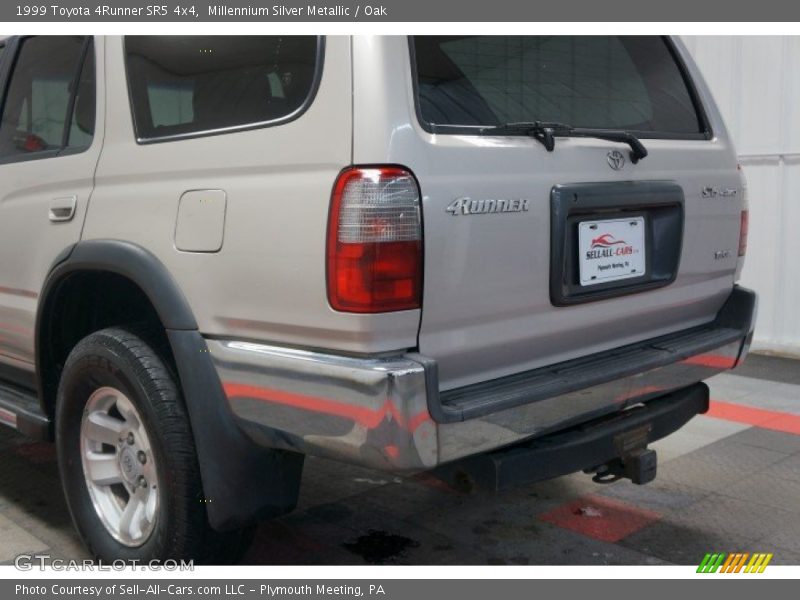 Millennium Silver Metallic / Oak 1999 Toyota 4Runner SR5 4x4