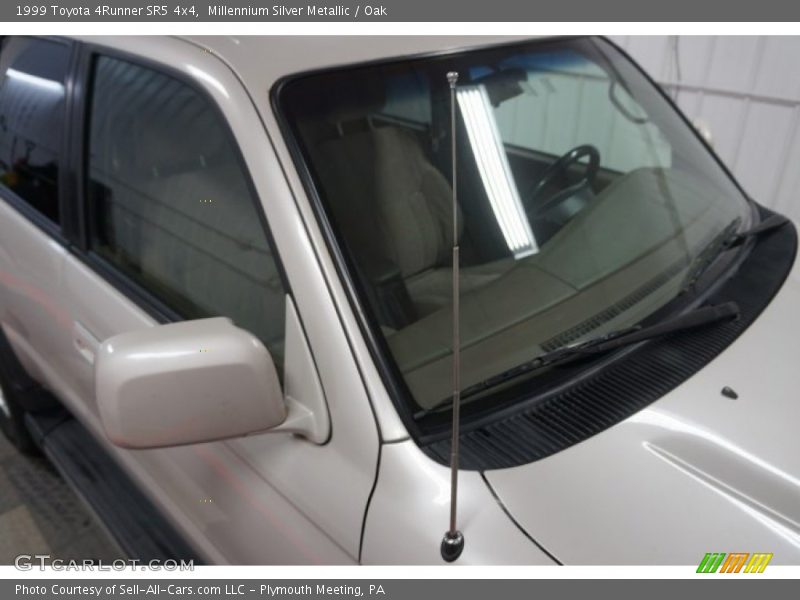 Millennium Silver Metallic / Oak 1999 Toyota 4Runner SR5 4x4
