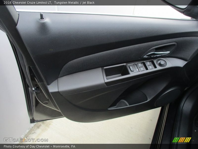 Tungsten Metallic / Jet Black 2016 Chevrolet Cruze Limited LT