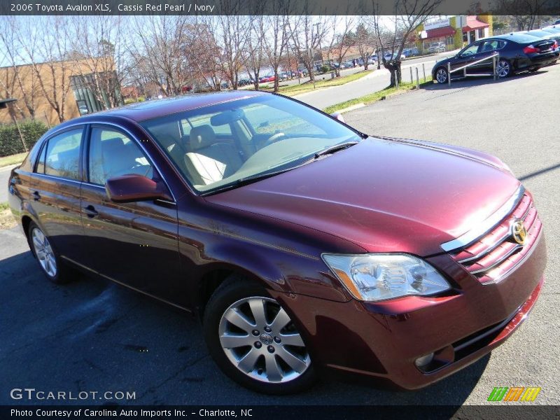 Front 3/4 View of 2006 Avalon XLS