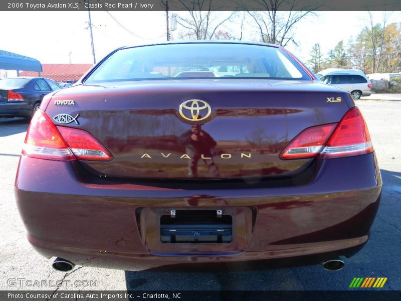 Cassis Red Pearl / Ivory 2006 Toyota Avalon XLS