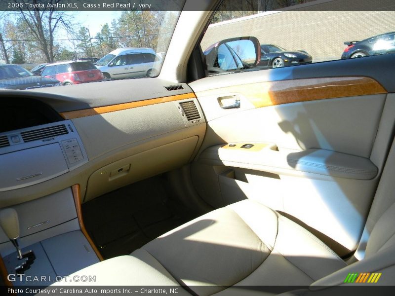 Cassis Red Pearl / Ivory 2006 Toyota Avalon XLS