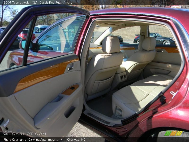 Cassis Red Pearl / Ivory 2006 Toyota Avalon XLS