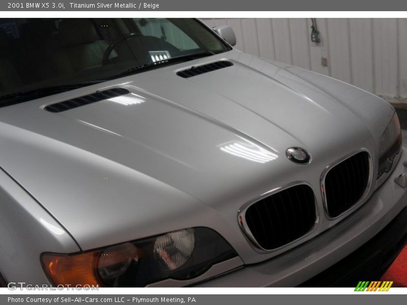Titanium Silver Metallic / Beige 2001 BMW X5 3.0i
