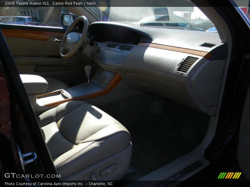 Cassis Red Pearl / Ivory 2006 Toyota Avalon XLS