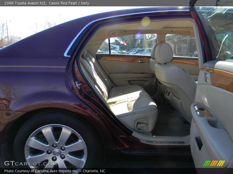 Cassis Red Pearl / Ivory 2006 Toyota Avalon XLS