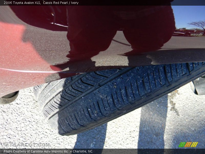Cassis Red Pearl / Ivory 2006 Toyota Avalon XLS