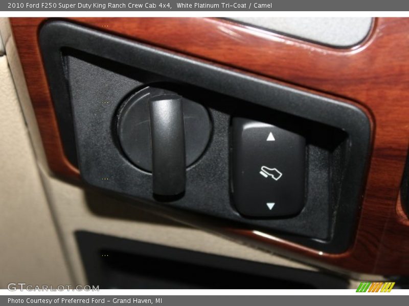 White Platinum Tri-Coat / Camel 2010 Ford F250 Super Duty King Ranch Crew Cab 4x4