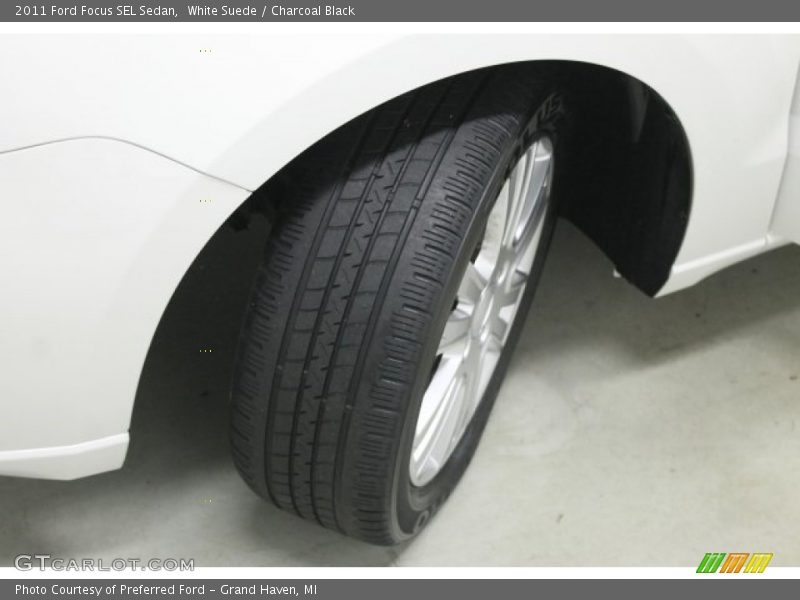 White Suede / Charcoal Black 2011 Ford Focus SEL Sedan