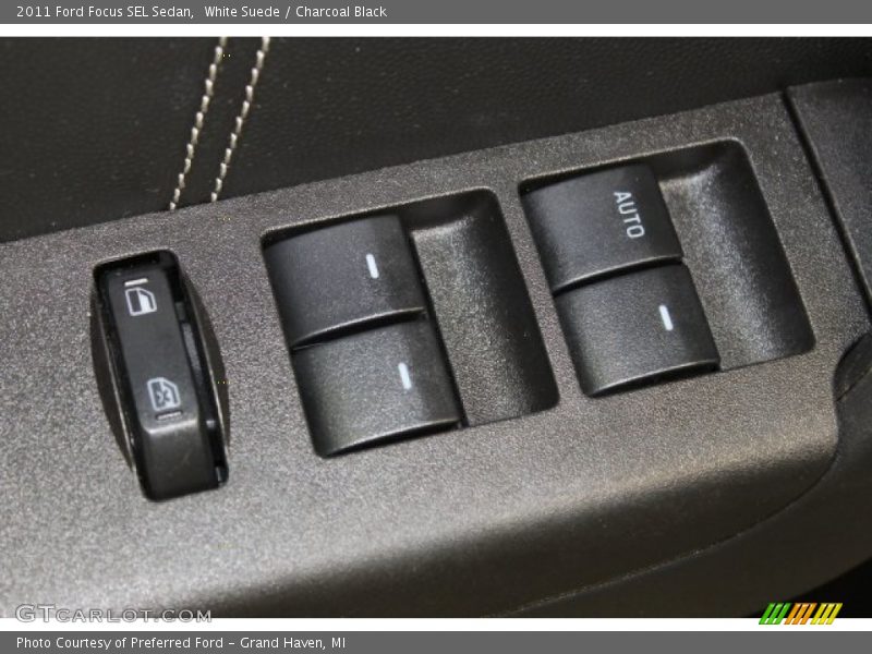 White Suede / Charcoal Black 2011 Ford Focus SEL Sedan