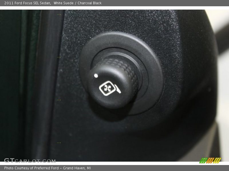 White Suede / Charcoal Black 2011 Ford Focus SEL Sedan