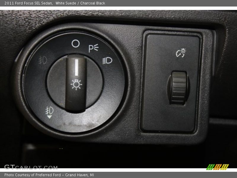 White Suede / Charcoal Black 2011 Ford Focus SEL Sedan