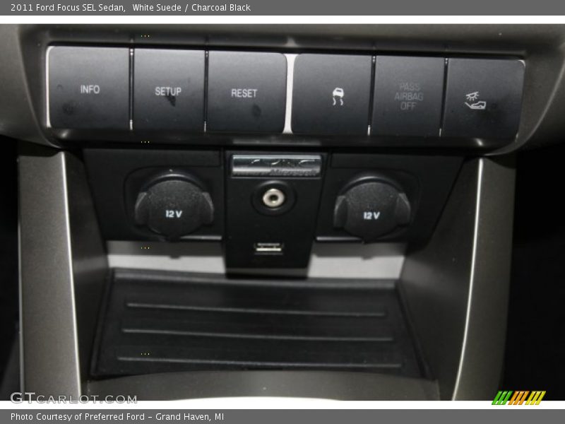 White Suede / Charcoal Black 2011 Ford Focus SEL Sedan