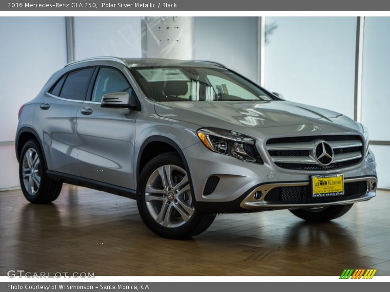Polar Silver Metallic / Black 2016 Mercedes-Benz GLA 250