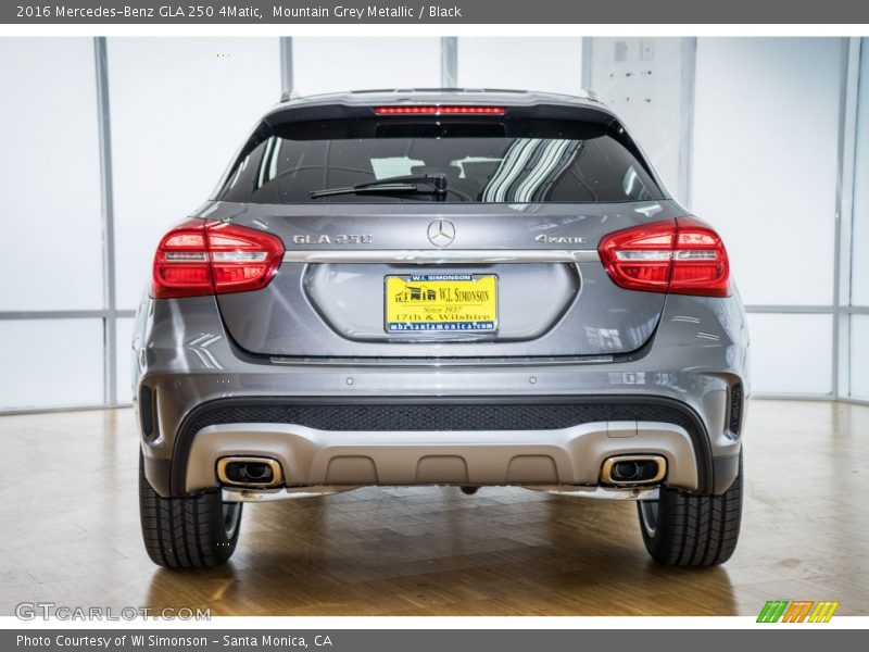 Mountain Grey Metallic / Black 2016 Mercedes-Benz GLA 250 4Matic