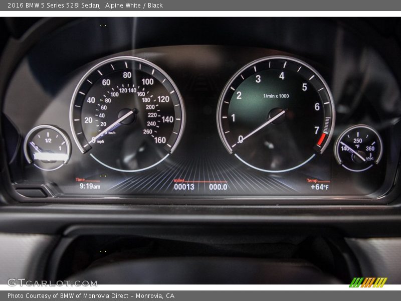 Alpine White / Black 2016 BMW 5 Series 528i Sedan