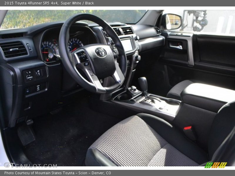 Super White / Black 2015 Toyota 4Runner SR5 4x4