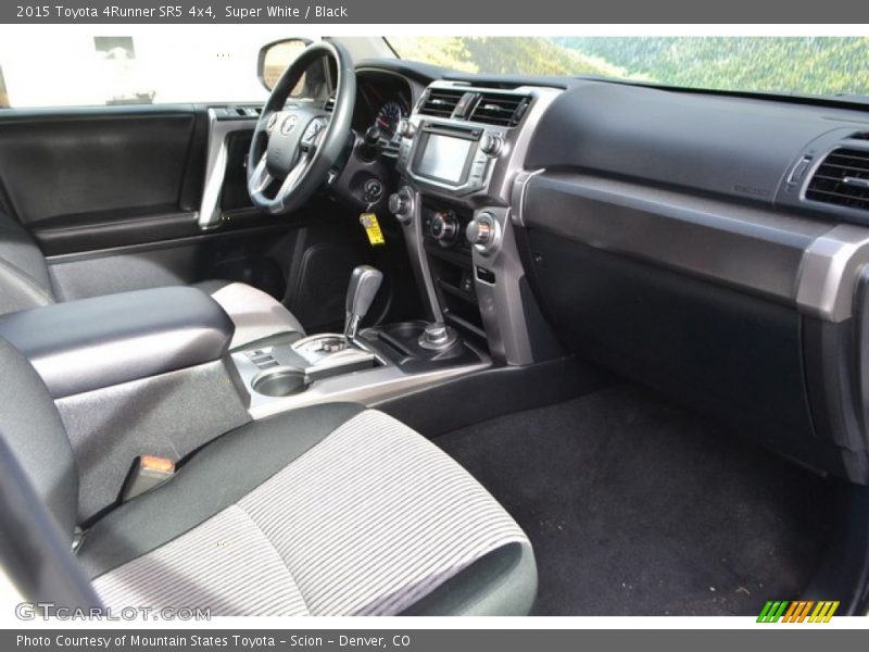 Super White / Black 2015 Toyota 4Runner SR5 4x4