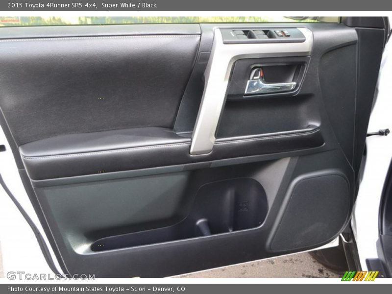 Super White / Black 2015 Toyota 4Runner SR5 4x4