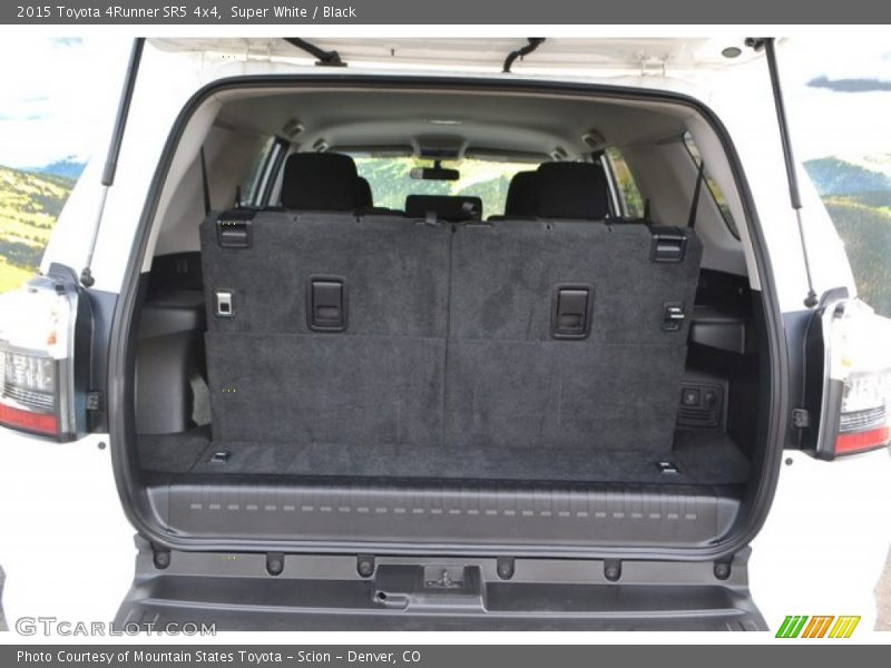 Super White / Black 2015 Toyota 4Runner SR5 4x4