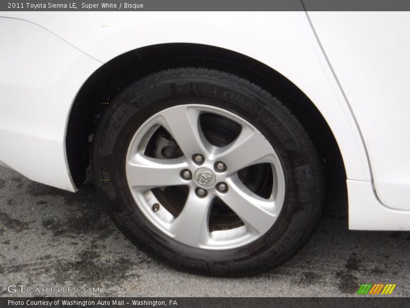 Super White / Bisque 2011 Toyota Sienna LE