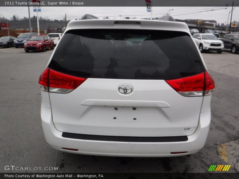 Super White / Bisque 2011 Toyota Sienna LE