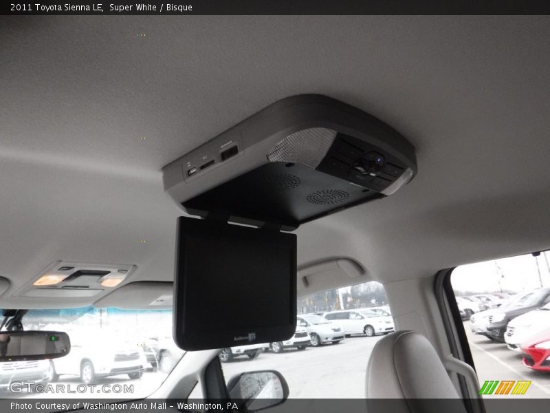 Super White / Bisque 2011 Toyota Sienna LE