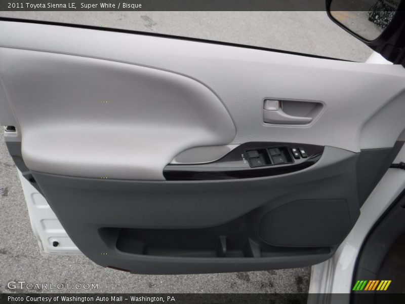 Super White / Bisque 2011 Toyota Sienna LE