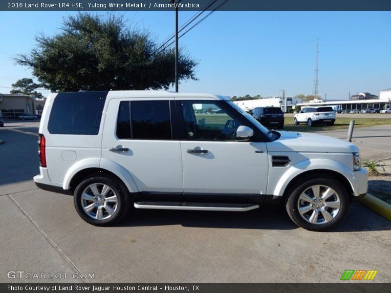 Yulong White Metallic / Almond/Arabica 2016 Land Rover LR4 HSE