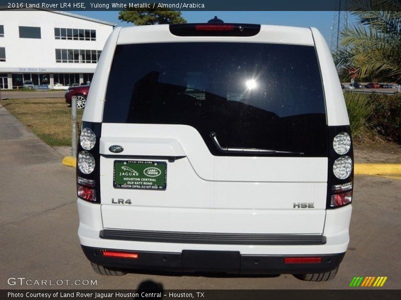 Yulong White Metallic / Almond/Arabica 2016 Land Rover LR4 HSE