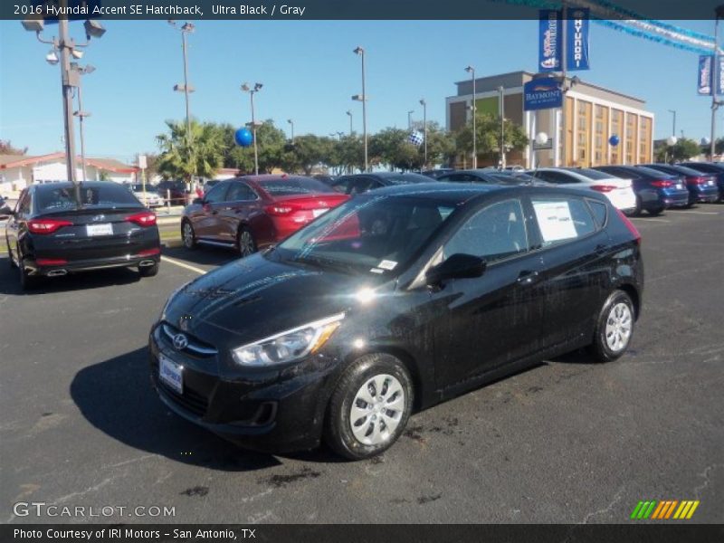 Ultra Black / Gray 2016 Hyundai Accent SE Hatchback