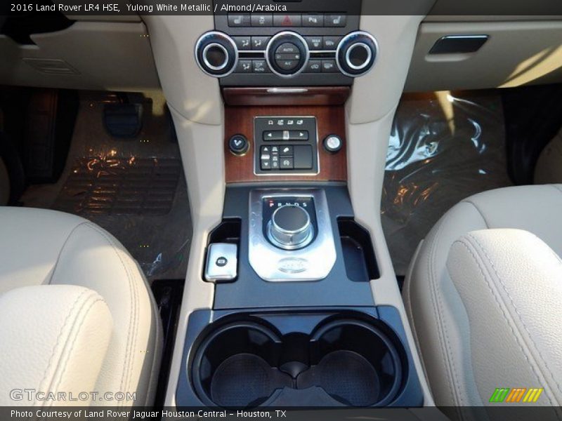 Yulong White Metallic / Almond/Arabica 2016 Land Rover LR4 HSE