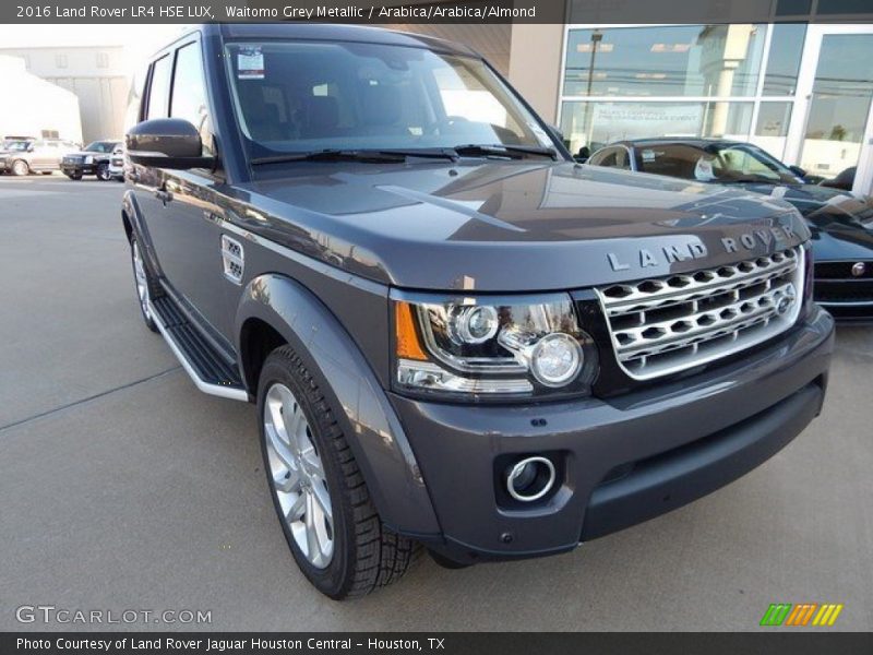 Front 3/4 View of 2016 LR4 HSE LUX