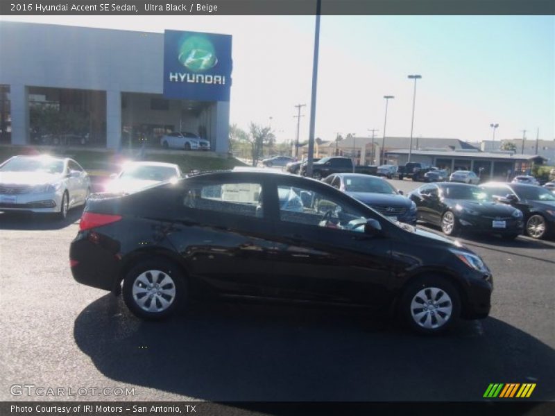 Ultra Black / Beige 2016 Hyundai Accent SE Sedan