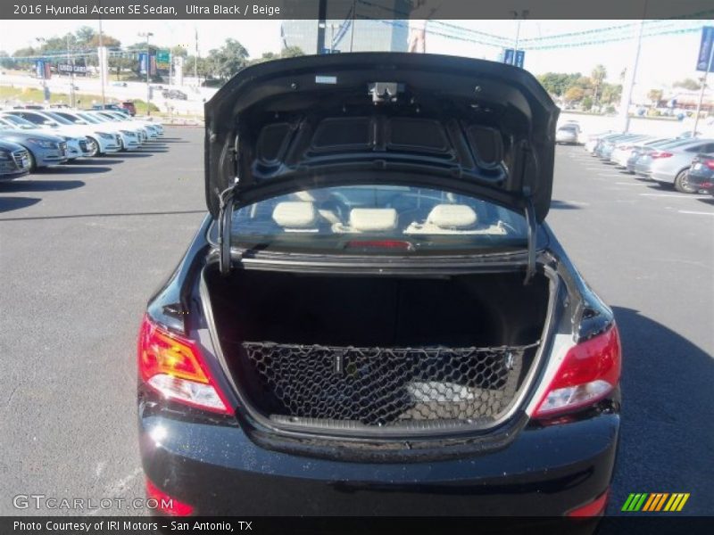 Ultra Black / Beige 2016 Hyundai Accent SE Sedan