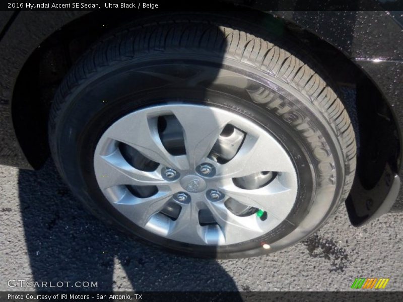 Ultra Black / Beige 2016 Hyundai Accent SE Sedan