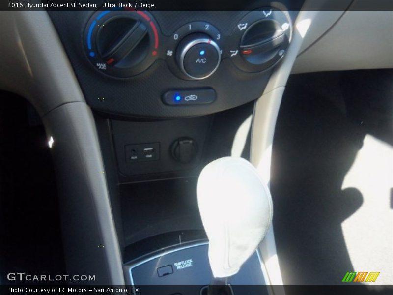 Ultra Black / Beige 2016 Hyundai Accent SE Sedan