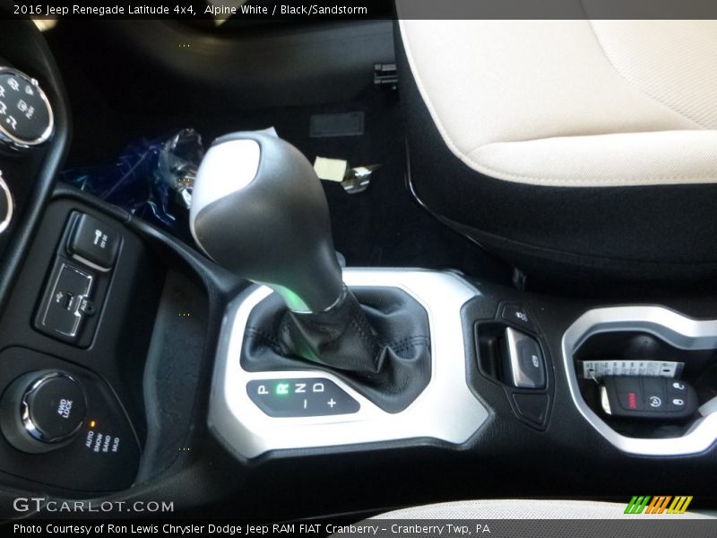 Alpine White / Black/Sandstorm 2016 Jeep Renegade Latitude 4x4
