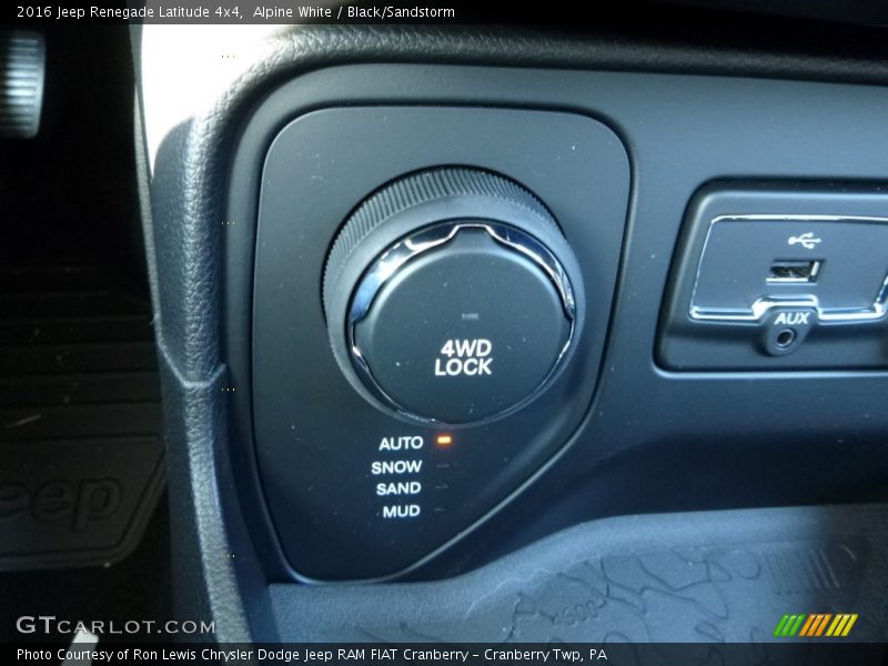 Alpine White / Black/Sandstorm 2016 Jeep Renegade Latitude 4x4