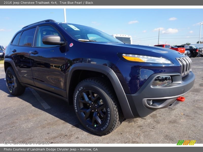 Front 3/4 View of 2016 Cherokee Trailhawk 4x4