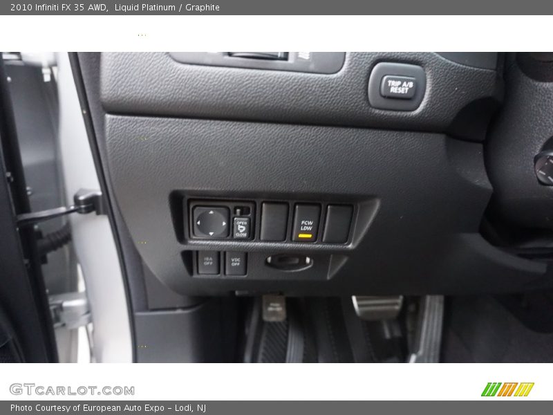 Liquid Platinum / Graphite 2010 Infiniti FX 35 AWD