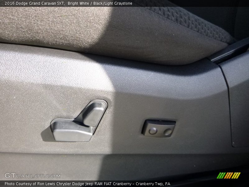 Bright White / Black/Light Graystone 2016 Dodge Grand Caravan SXT