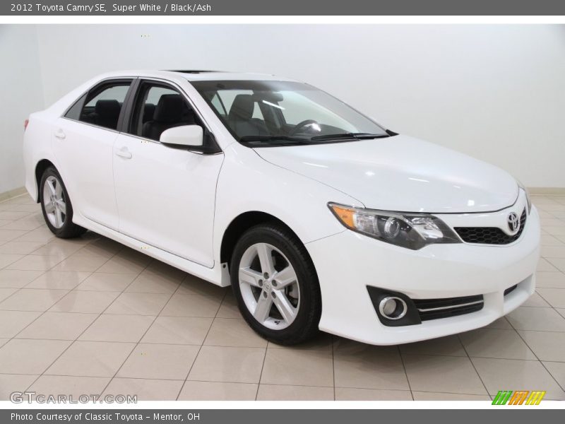 Super White / Black/Ash 2012 Toyota Camry SE