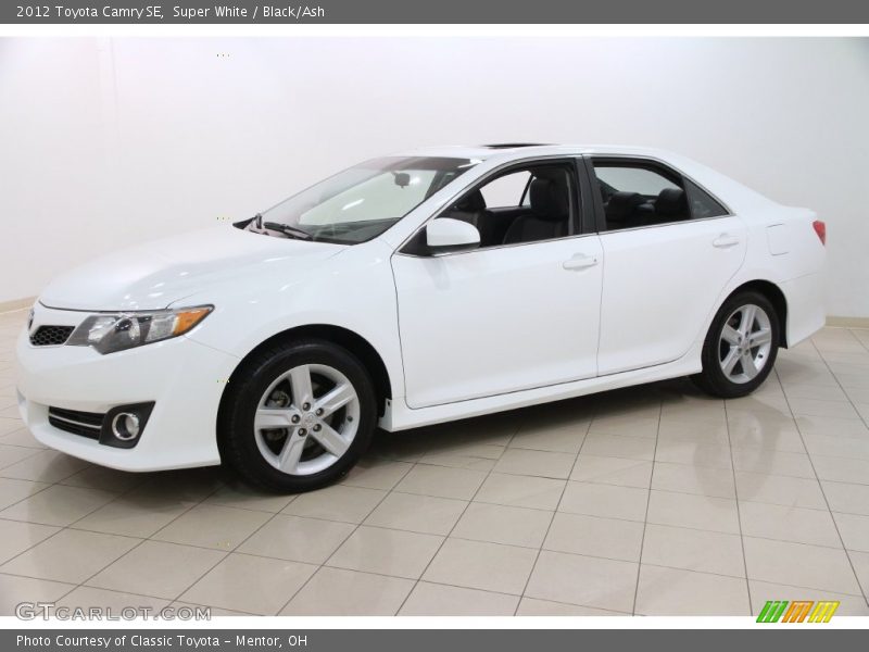 Super White / Black/Ash 2012 Toyota Camry SE