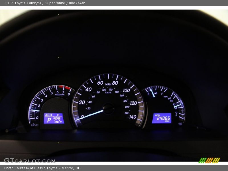 Super White / Black/Ash 2012 Toyota Camry SE