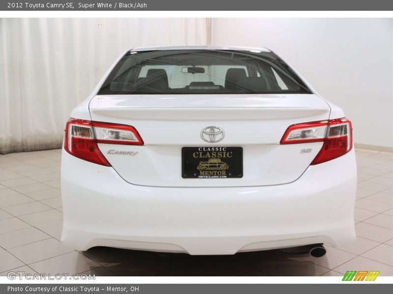 Super White / Black/Ash 2012 Toyota Camry SE