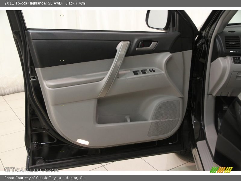 Black / Ash 2011 Toyota Highlander SE 4WD