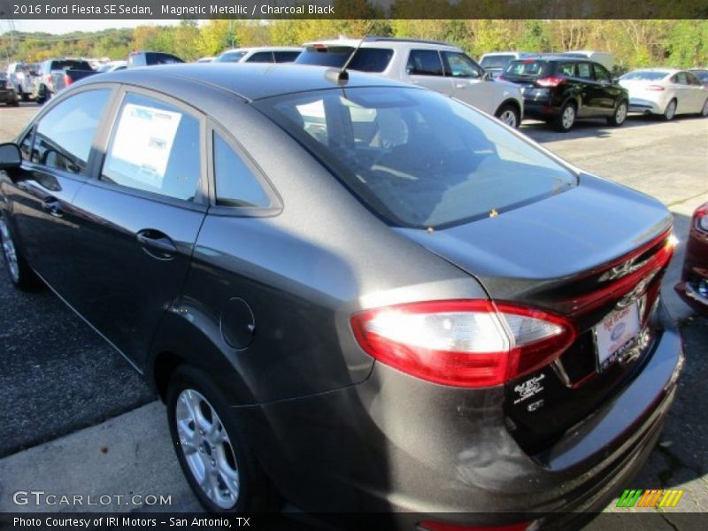 Magnetic Metallic / Charcoal Black 2016 Ford Fiesta SE Sedan