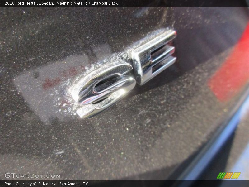 Magnetic Metallic / Charcoal Black 2016 Ford Fiesta SE Sedan